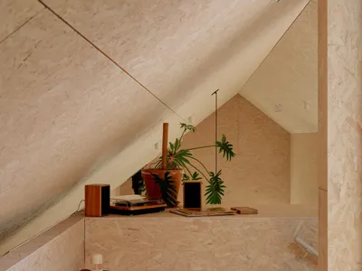Modern minimalist bedroom featuring OSB panels as wall covering