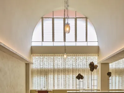 A modern restaurant interior with modern materials and furnishings.