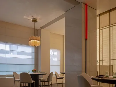 現代餐廳用餐區，採用大理石與混凝土飾面。