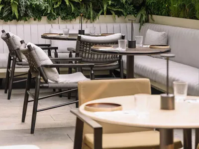 A modern restaurant with a floating ceiling, showcasing contemporary design elements and a sophisticated ambiance.