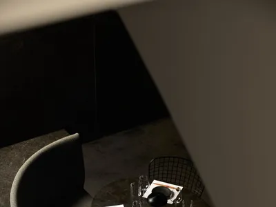 現代工業風餐廳空間，採用深色調材料與極簡設計。
