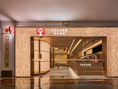 奢華零售店面，鋪設陶瓷地磚，營造溫暖且親切的設計氛圍。