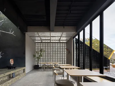 Modern restaurant interior featuring metal and concrete elements for a contemporary design.