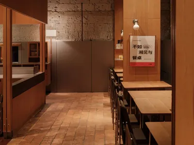 現代餐廳室內空間，融入木質元素與石牆設計。
