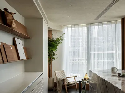 以極簡設計呈現的現代廚房，融合混凝土與大理石元素。