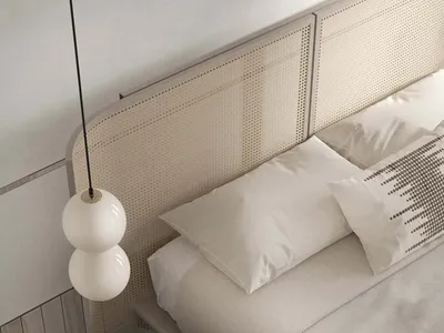 現代工業風臥室，配有編織木質床頭板與簡約寢具，包含天花板燈具