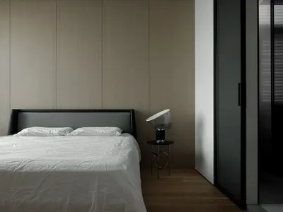 簡約臥室，搭配木質床頭板與落地木質牆板。