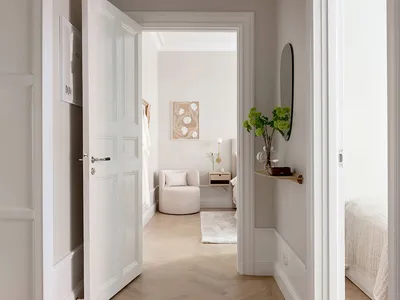 A minimalist bedroom with neutral materials and a cozy ambiance.