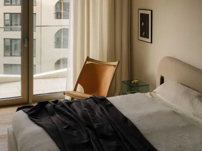 Minimalist bedroom with neutral tones and minimalist decor.