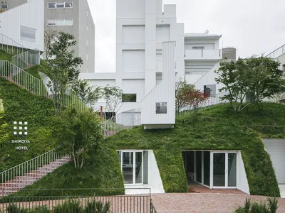 A green-roofed hotel showcasing minimalist architecture.