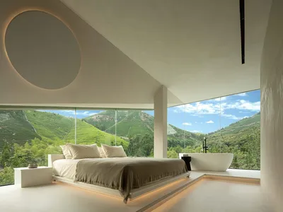 現代臥室以混凝土平台床為主，落地窗外可見綠意盎然的山丘與山景。