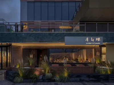 熱鬧的亞洲餐廳，設有多張桌椅、舒適座椅與溫馨氛圍
