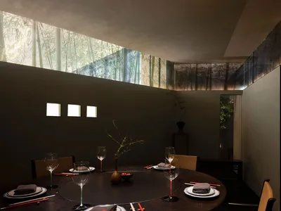 優雅餐廳用餐空間，配有圓桌、椅子、酒杯與美食碗盤，展現現代設計與溫馨氛圍