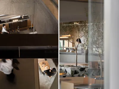 一家帶有花園區的餐廳，設有桌椅，一位女子站在樹旁，營造舒適而溫馨的氛圍