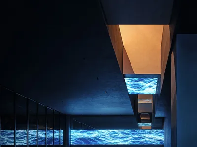 現代餐廳內有大型餐桌、牆面海洋波浪屏風，以及舒適氛圍