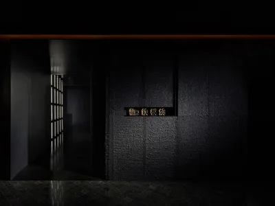 經典黑白石牆走廊，兩扇門，散發寧靜有序的氛圍