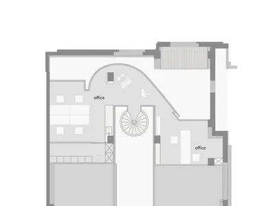 黑白平面圖的大空間，包含螺旋型樓梯、家具、線條指示空間連結和量測