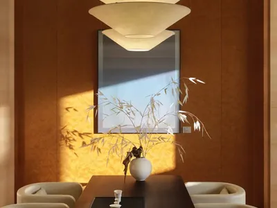 溫馨的餐廳，內有木質餐桌與餐椅，桌上擺放花瓶與杯子，周圍散發溫暖且親切的氛圍
