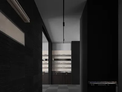 黑白照片，店內鋪設瓷磚地板，貨架上陳列多副不同位置的眼鏡