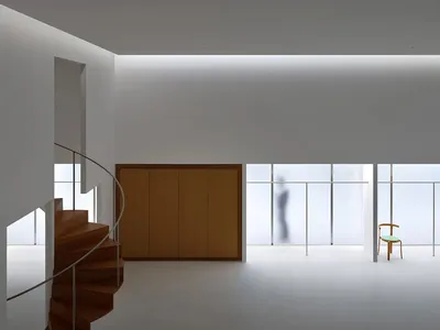 開放式客廳與餐廳區域，設有螺旋梯、白牆，以及餐桌椅