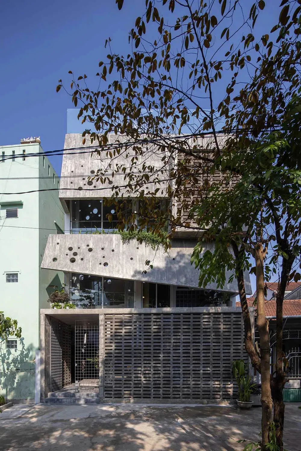 Modern house exterior featuring concrete and glass materials