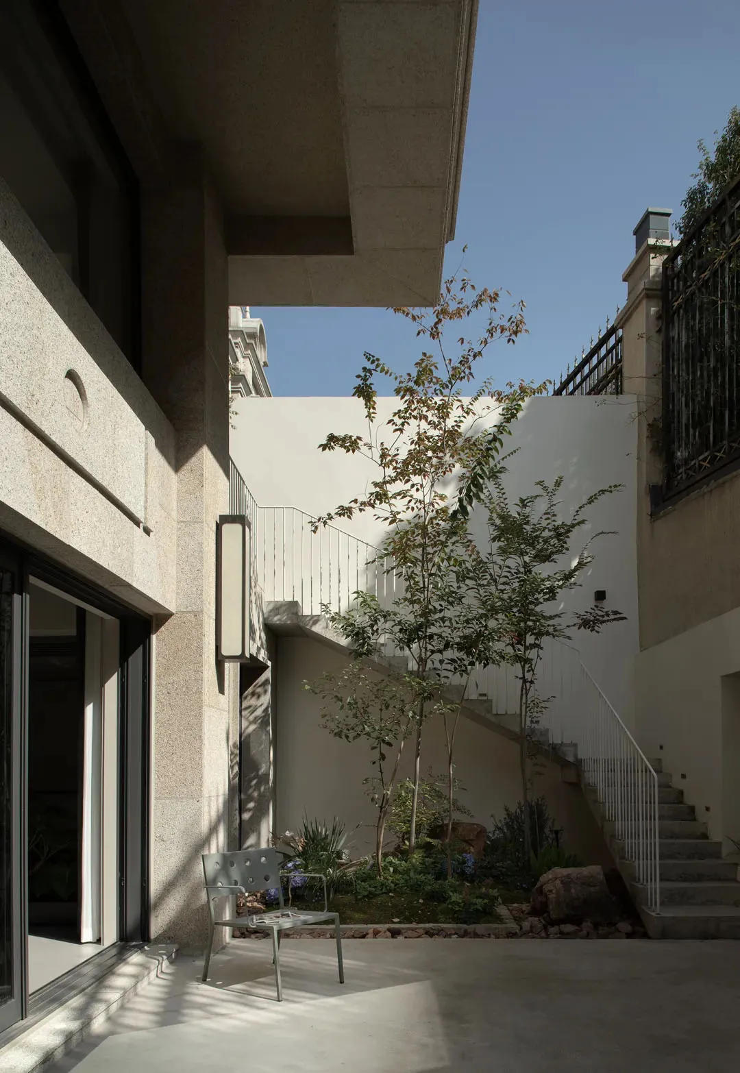Modern interior design featuring concrete walls and minimalist aesthetic in a residential home.