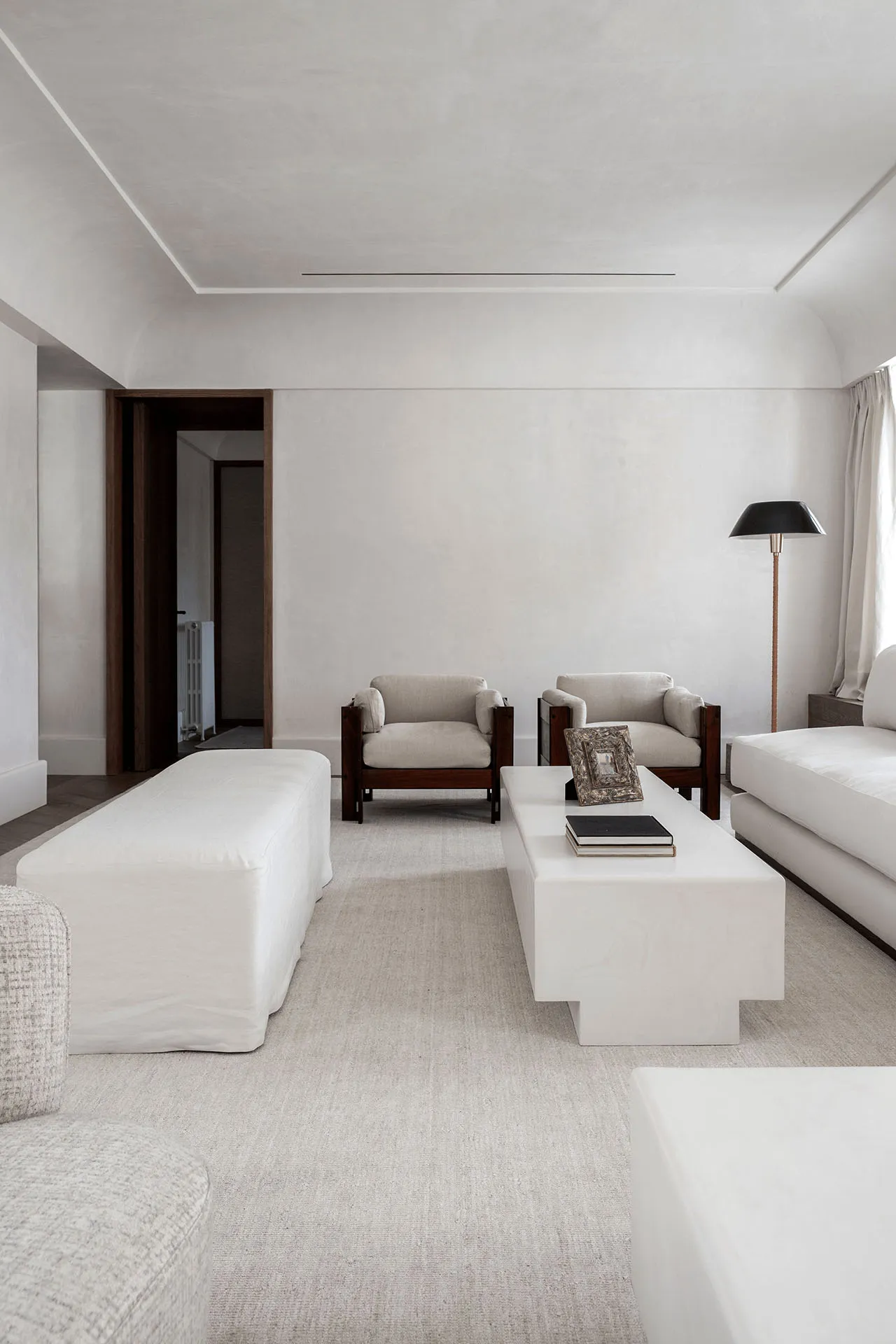 A minimalist living room featuring cotton furniture and neutral tones.
