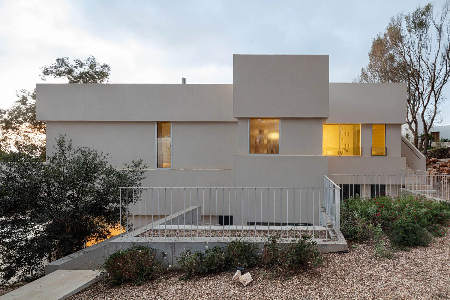 Modern residential house featuring a concrete curtain wall.