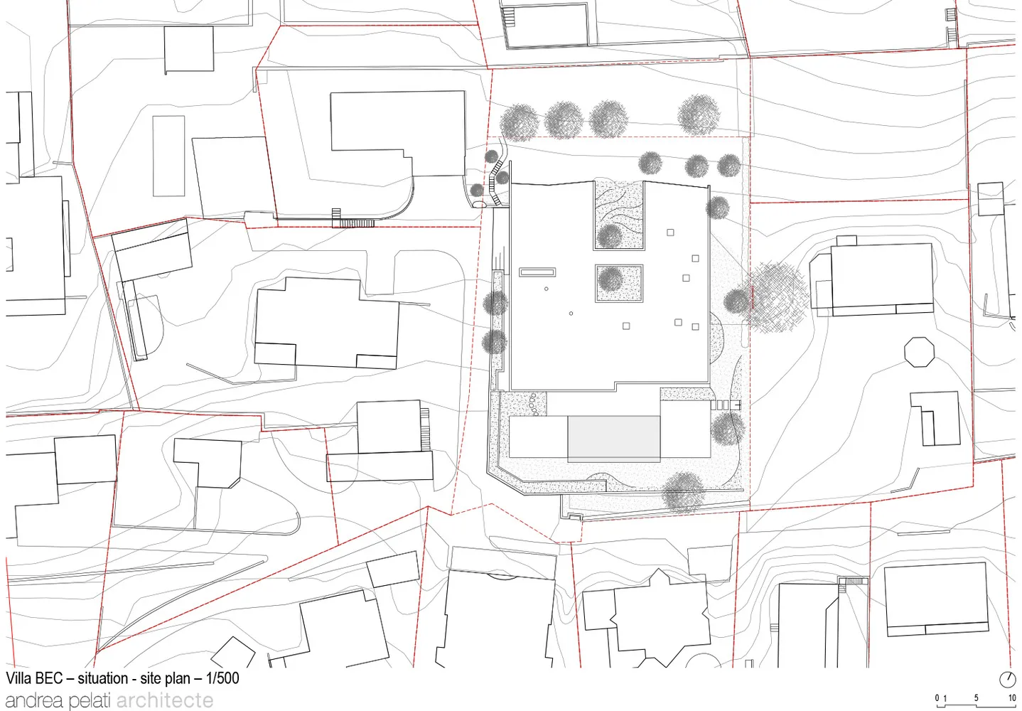 Villa BEC 由 Andrea Pelati Architecte 設計,展示 1:500 比例的詳細建築基地配置圖。