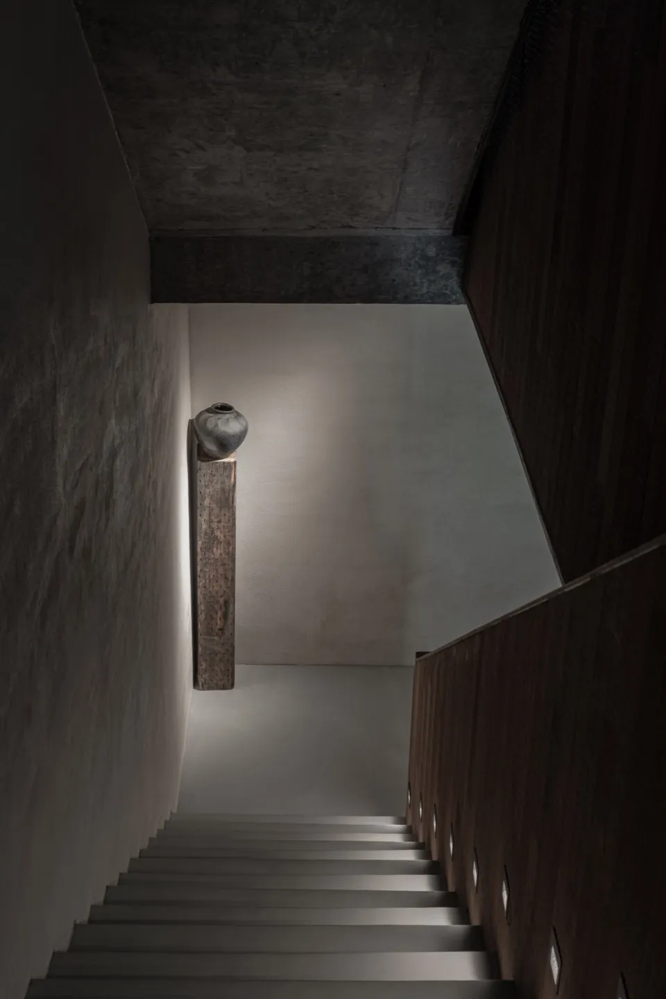 Minimalist interior design featuring a concrete staircase.