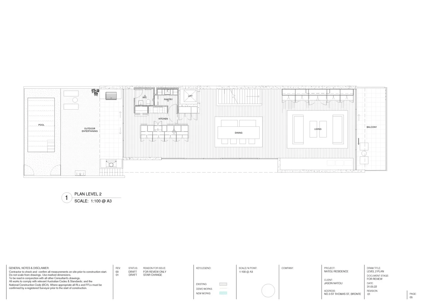 現代住宅建築平面圖，展示鋼材用於結構設計。