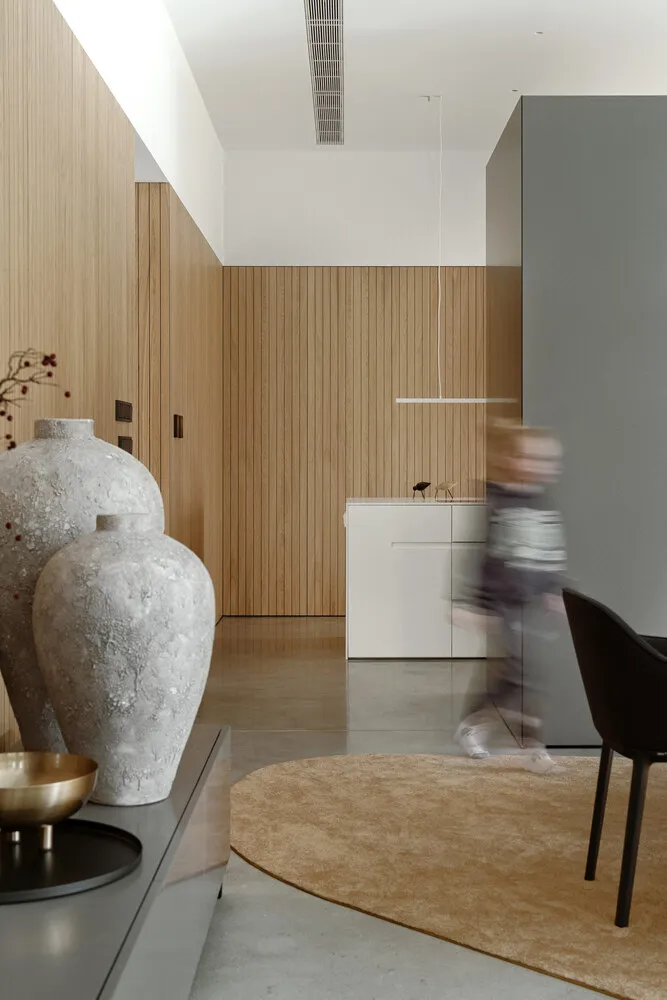 A modern minimalist interior featuring concrete surfaces and a sleek, contemporary design.