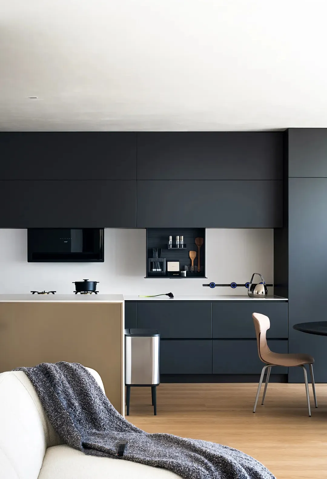 Modern minimalist kitchen featuring metallic finishes and sleek design.
