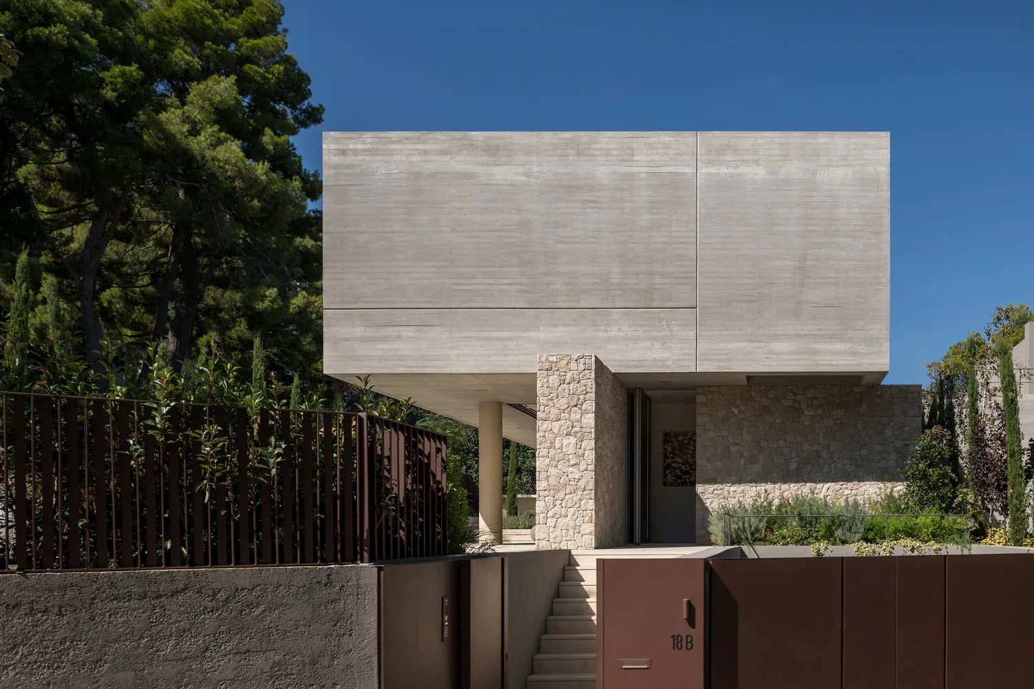 A modern house with a minimalist design featuring a concrete exterior.