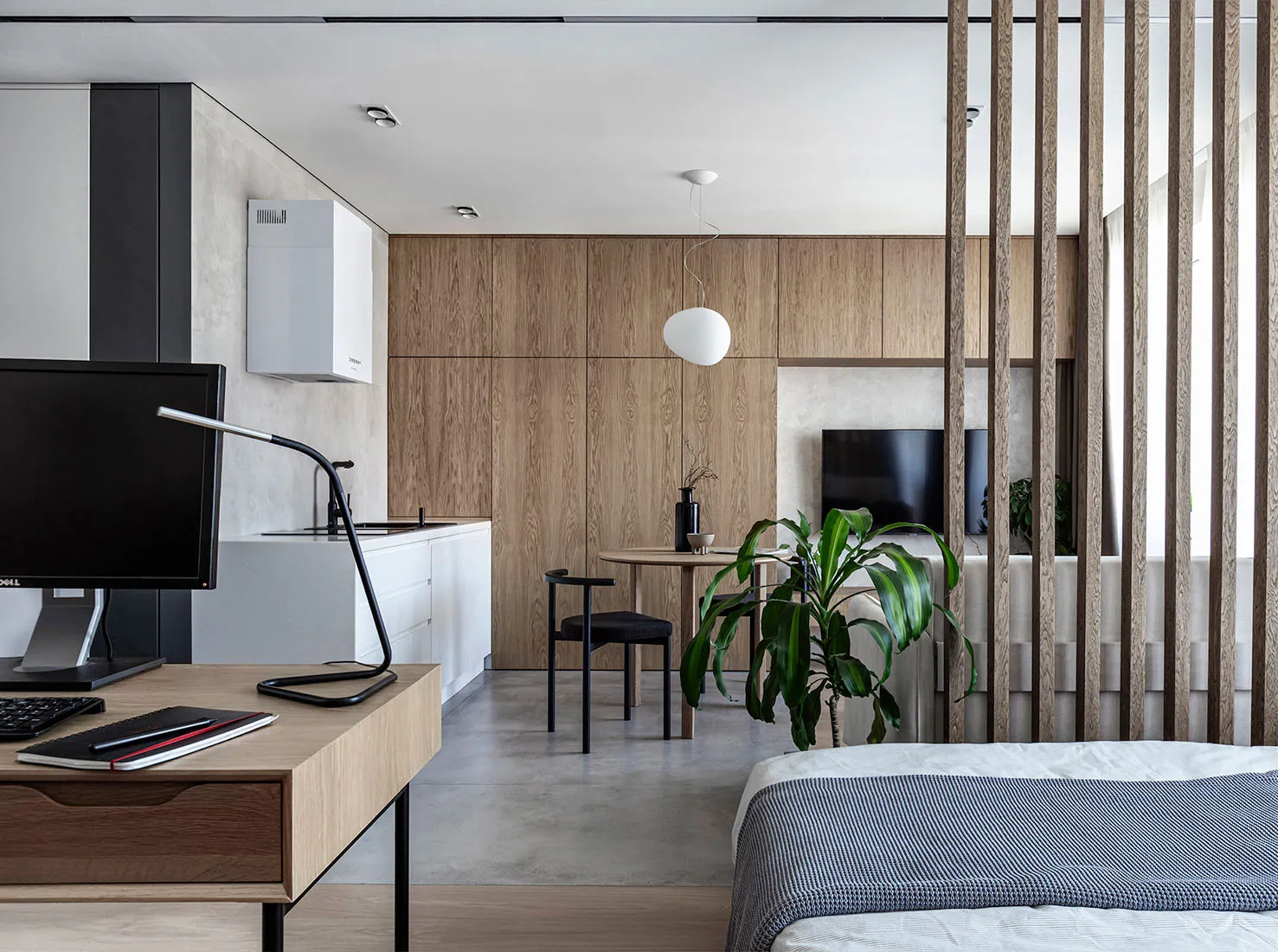 現代住宅空間，採用極簡設計，搭配木質、混凝土與金屬材質。