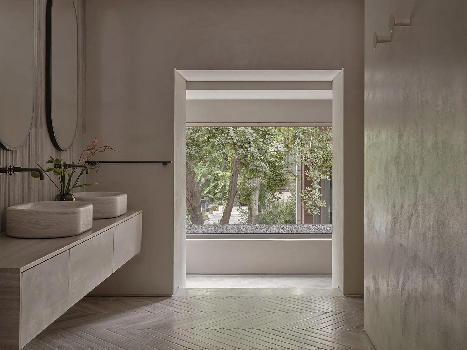 現代極簡浴室,採用混凝土與灰泥表面處理