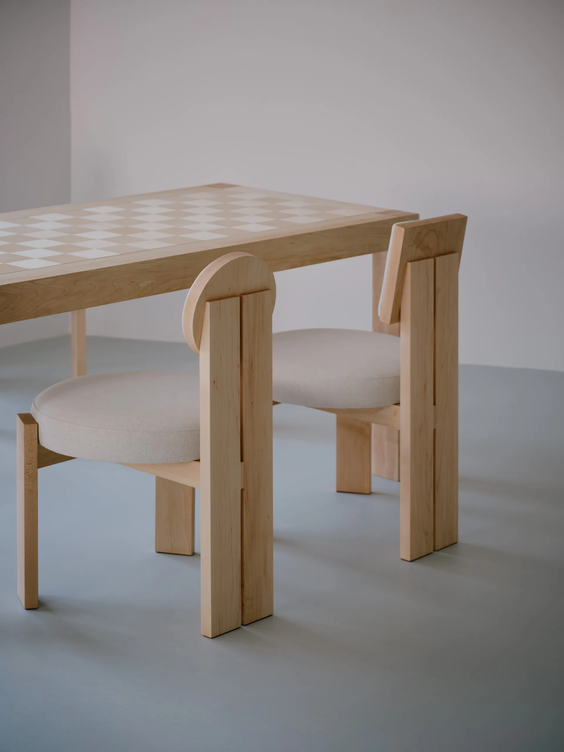 A modern interior design featuring a wooden table and chairs.