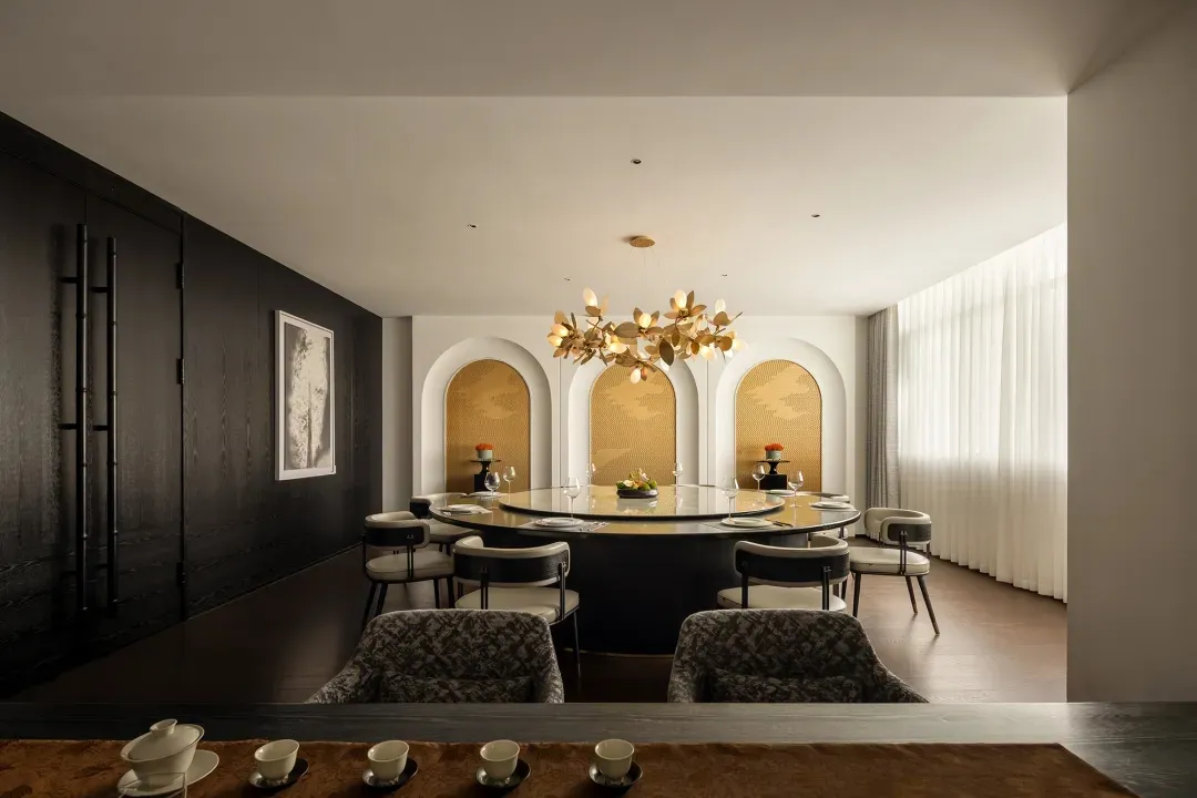 A modern restaurant featuring metal, glass, marble, and wood materials.