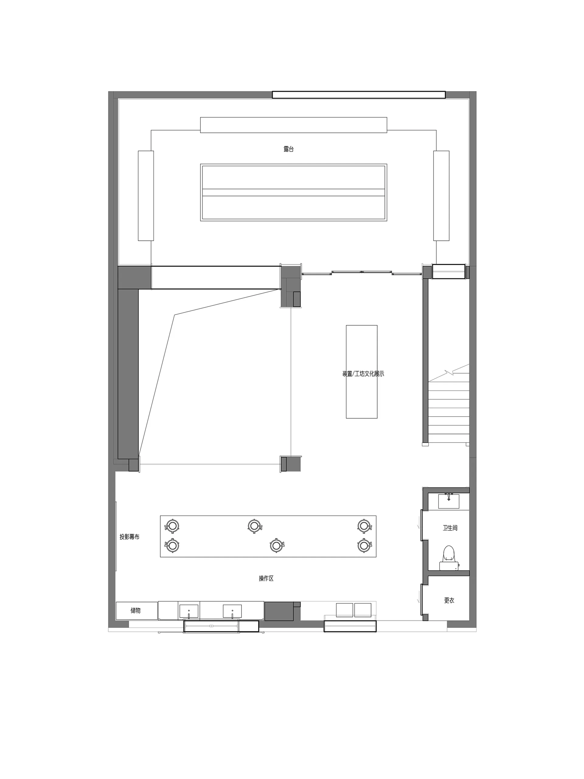 2D 建築圖面，呈現角型平面配置，包含操作區、儲藏室與衛浴等功能區域