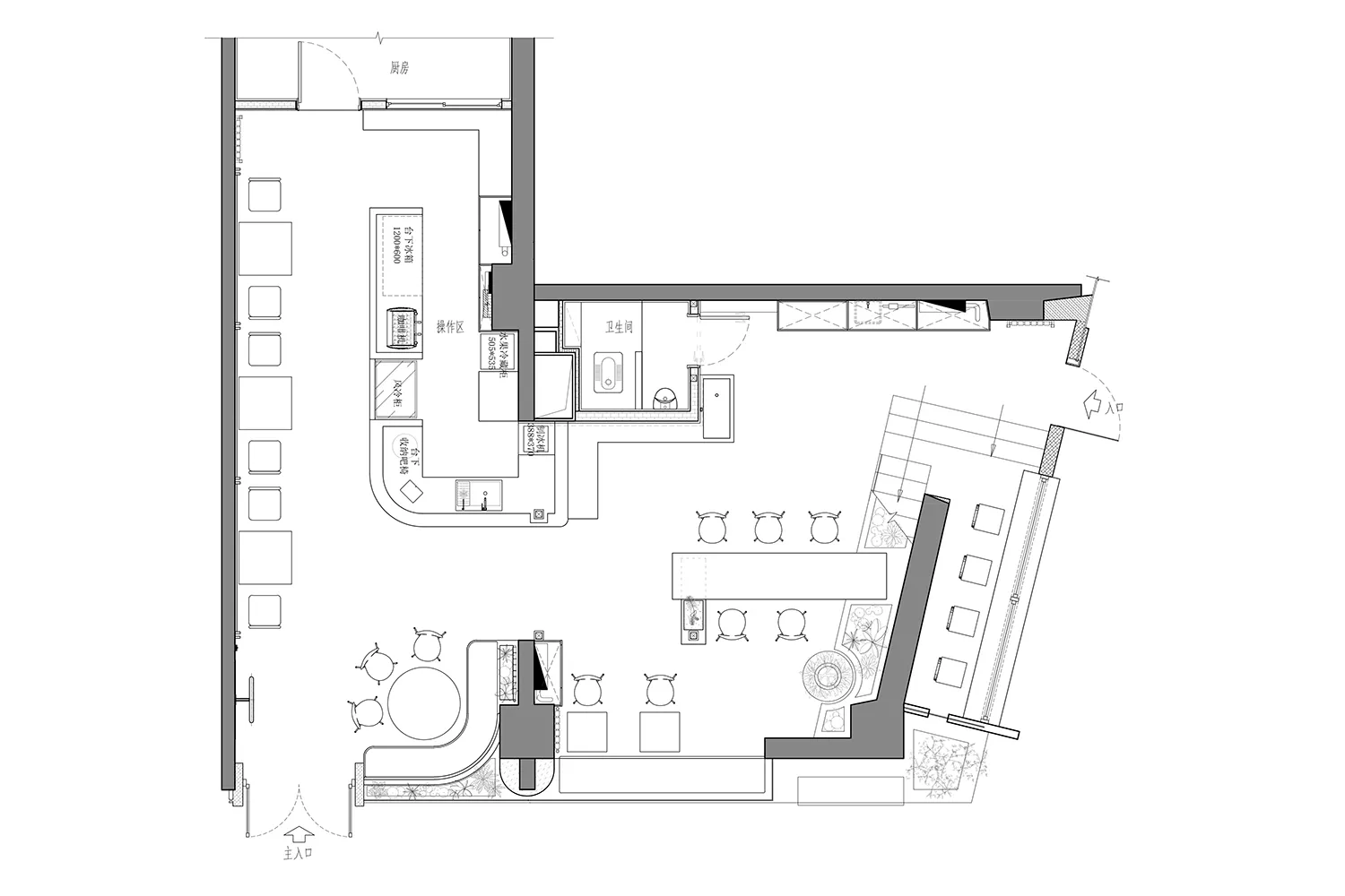 一張詳細的黑白建築平面圖,展示現代餐廳的整體配置,包括廚房、用餐區與營運空間。