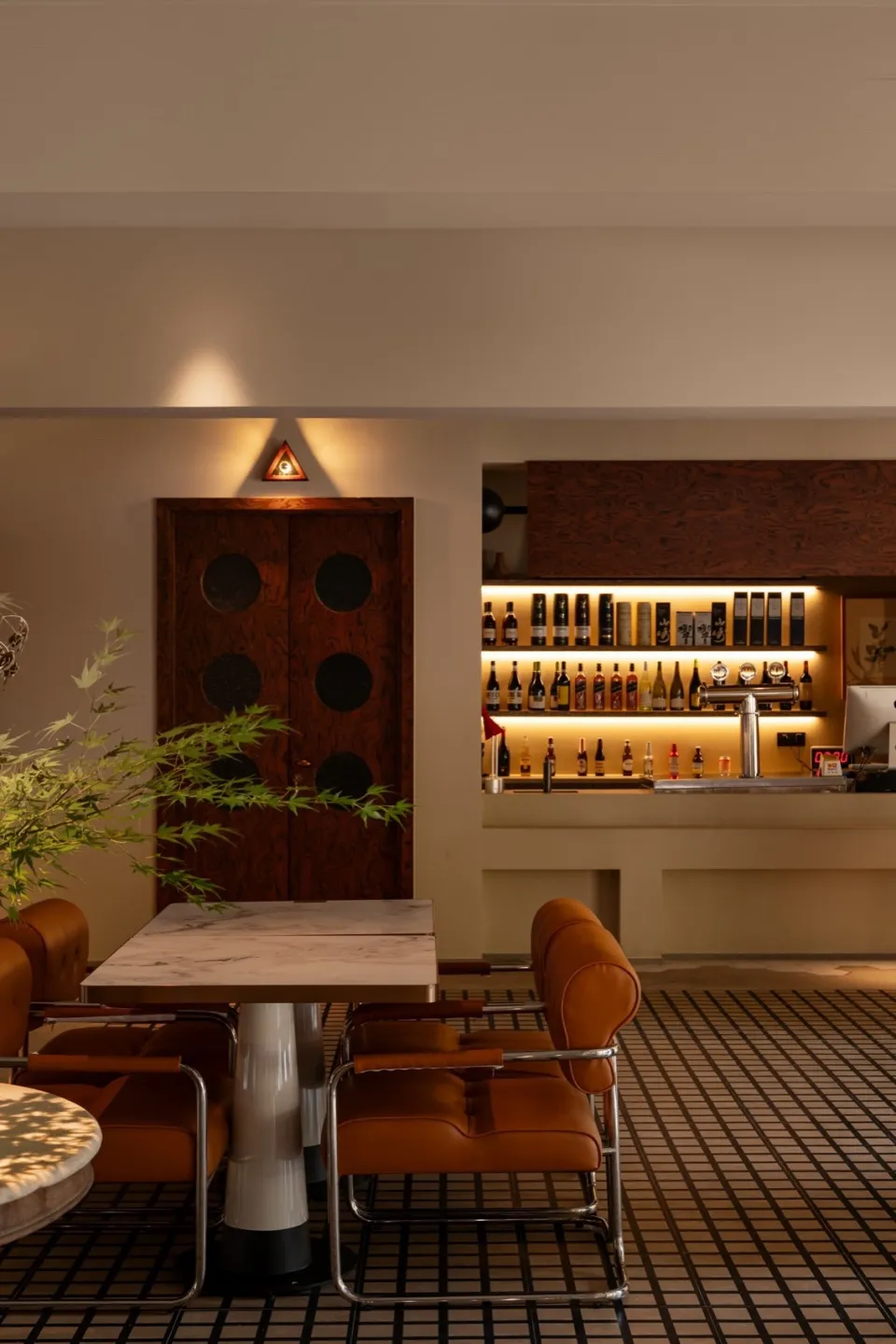 A modern cafe bar featuring wooden and marble materials