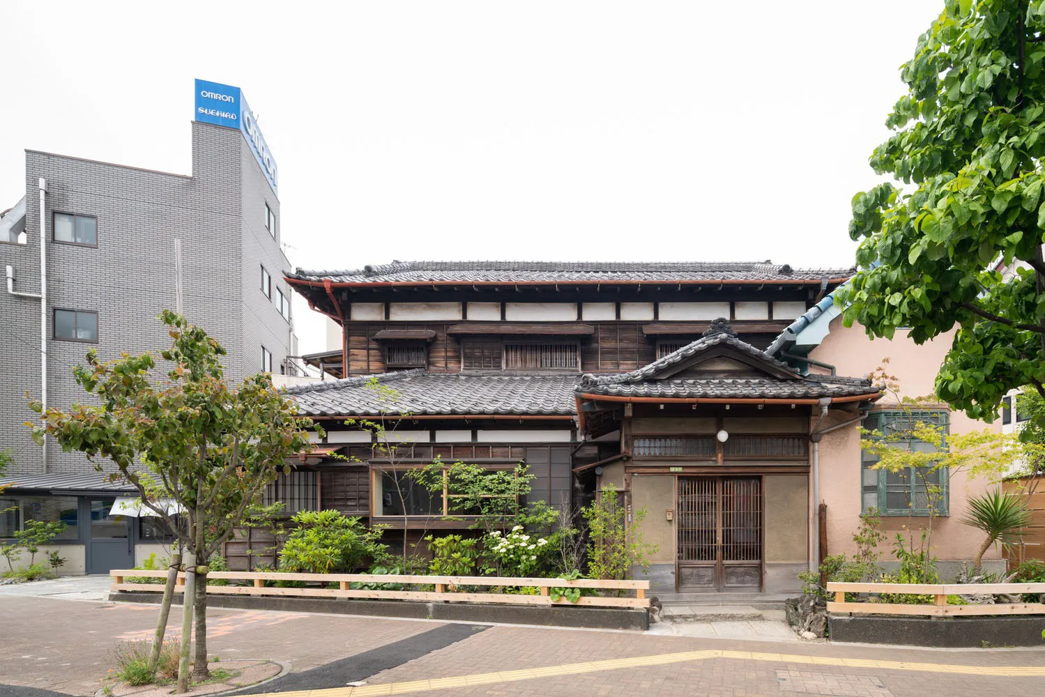Traditional Japanese building with wooden structure and concrete elements.
