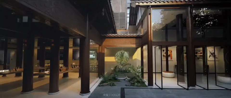 現代店面搭配玻璃與混凝土元素