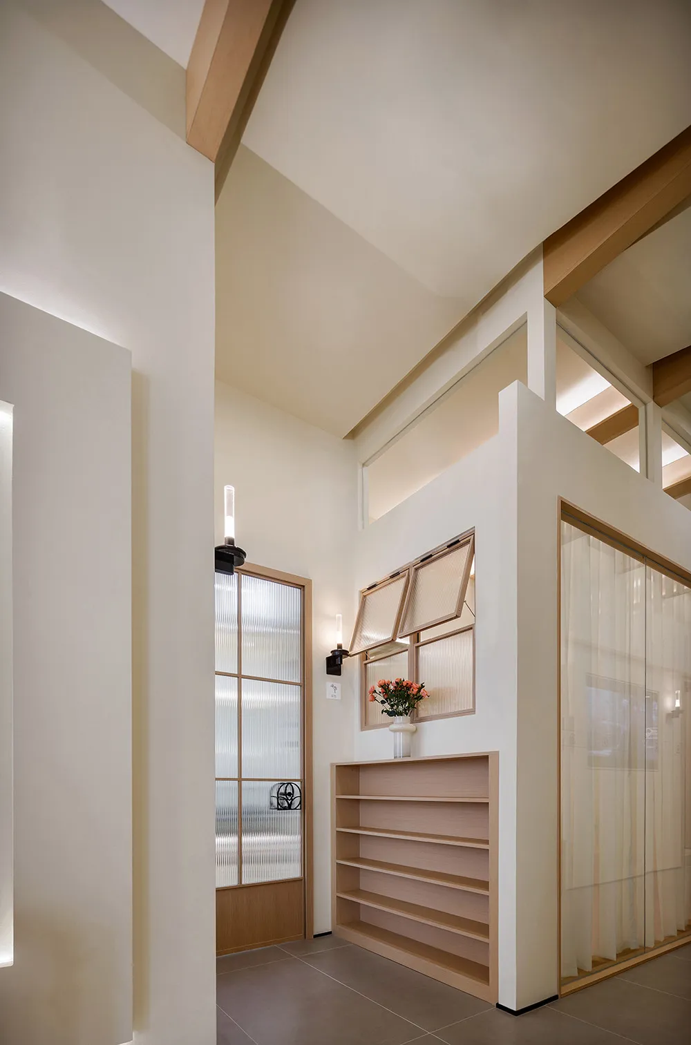 Minimalist interior design featuring wooden shelves and soft lighting.