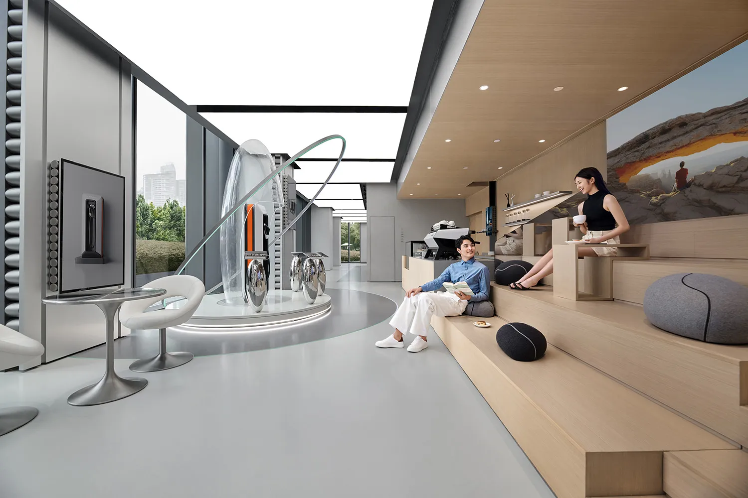 現代咖啡廳室內，玻璃牆、木質座椅與混凝土飾面。