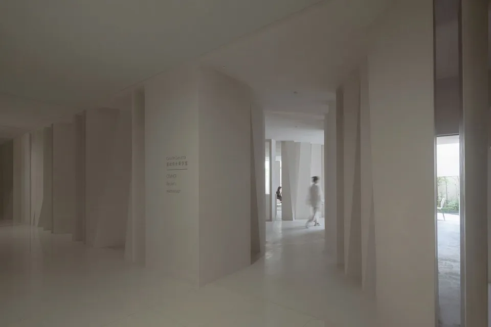 極簡室內設計,展現混凝土牆面。