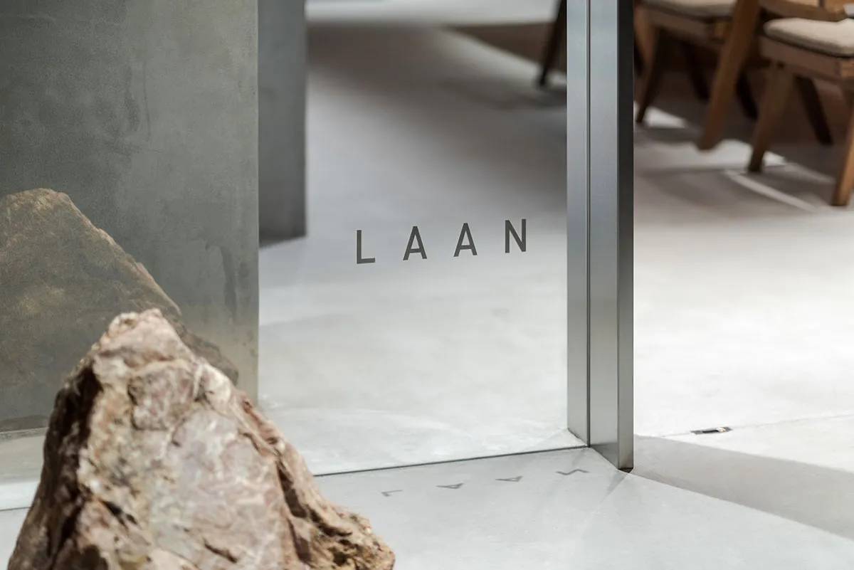 極簡店面採用混凝土材質