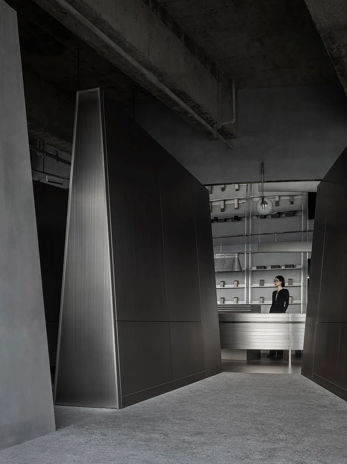 Interior design featuring metallic finishes and concrete elements