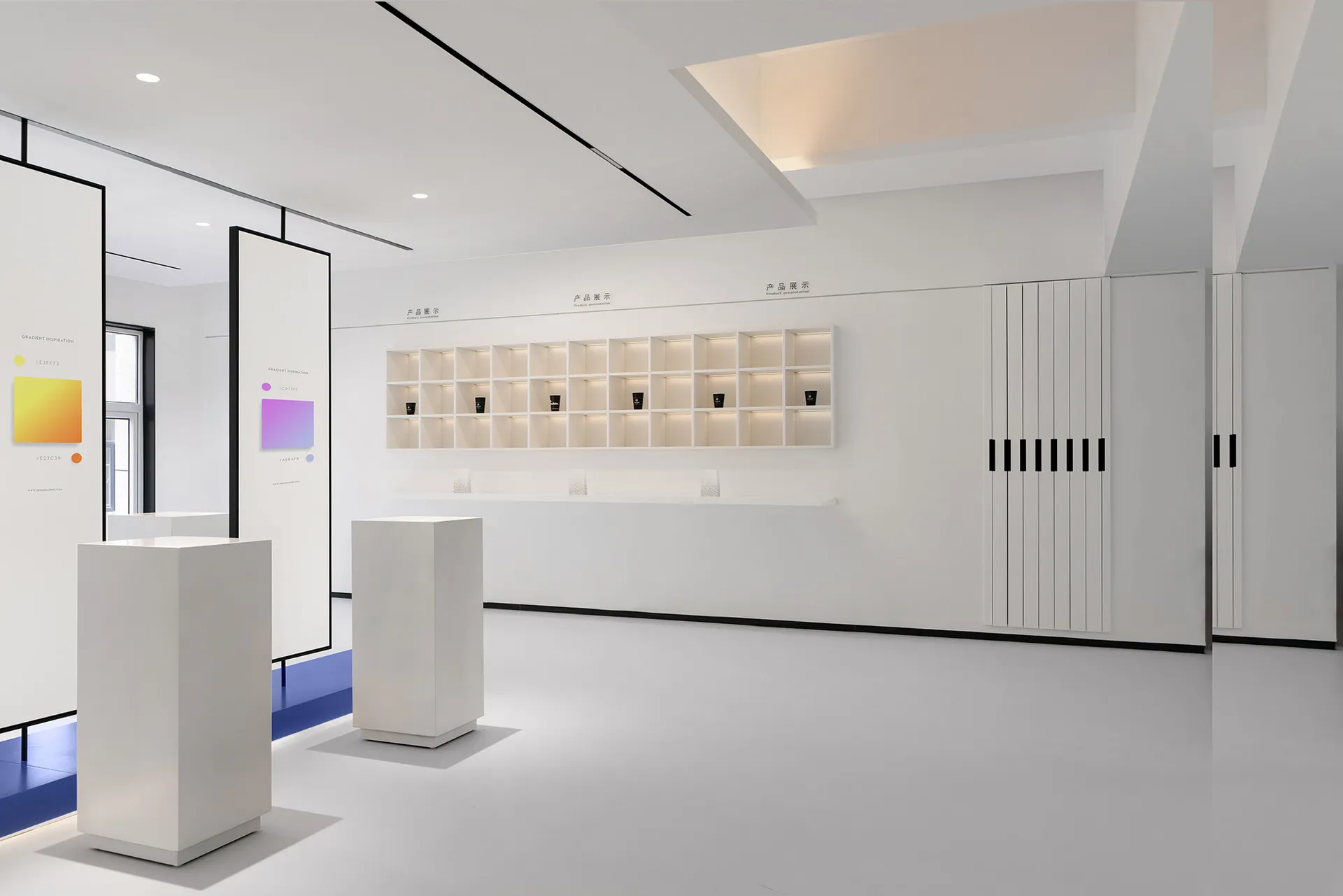 一個極簡風格的現代展覽空間,帶有現代設計元素。