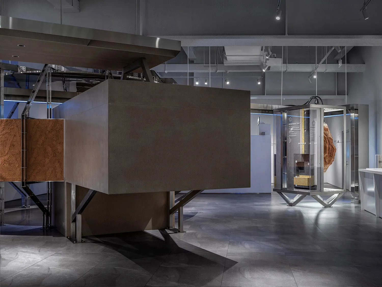 工業風格空間,展現現代建築與鋼材材質。